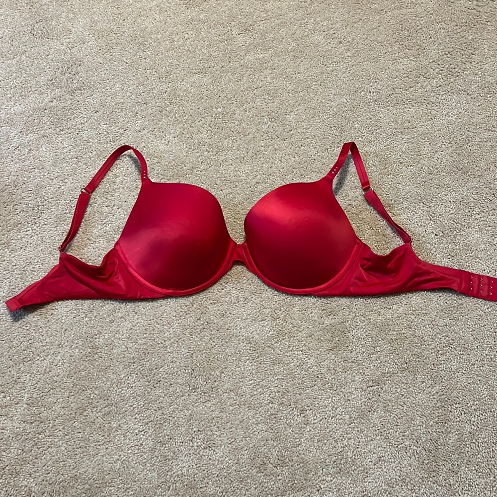 NWOT 38D Victoria’s Secret Demi Uplift Bra